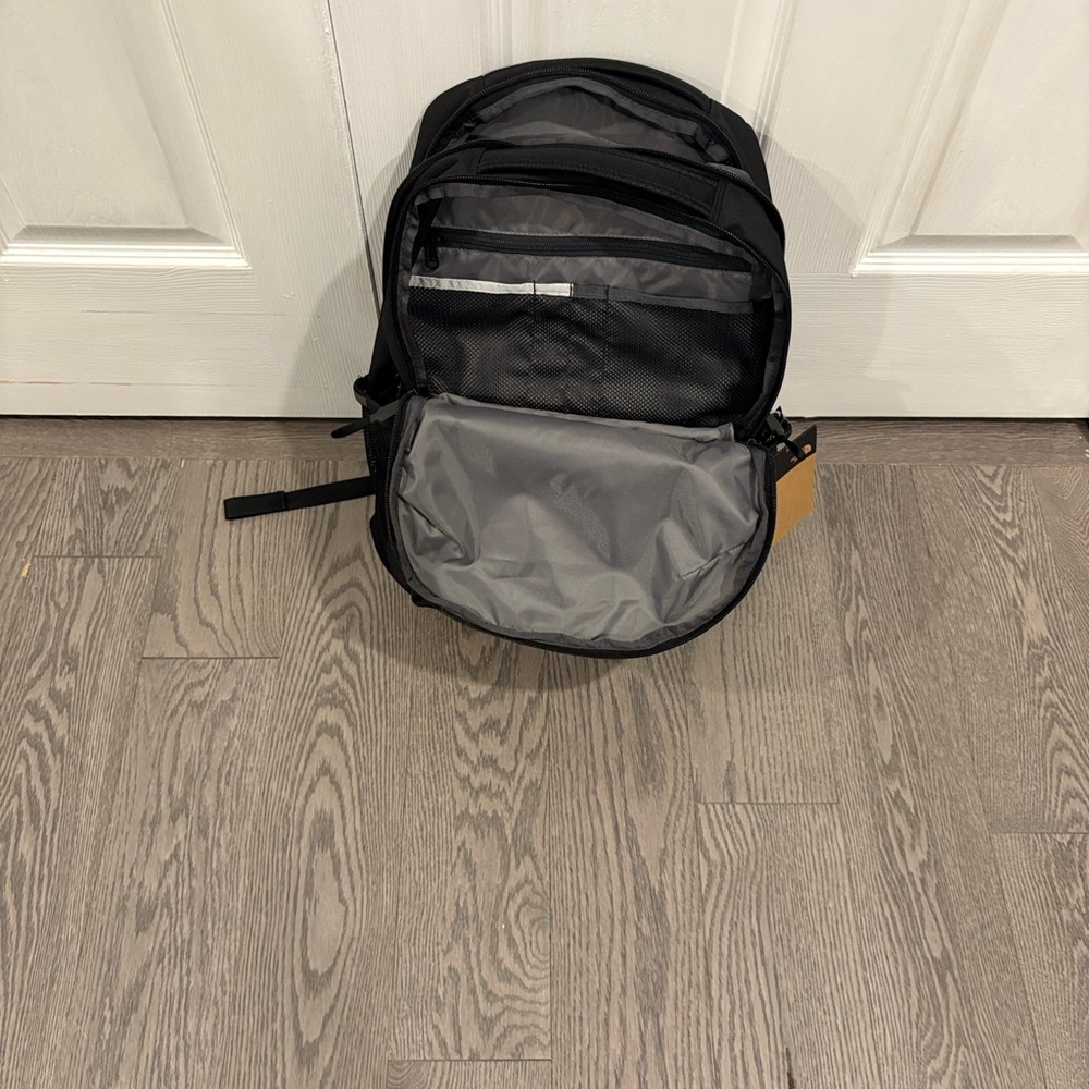 The North Face Men's Jet Black Backpack - Picture 4 of 5
